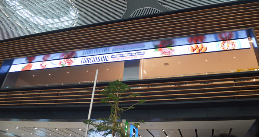 Yeni havalimanında yemek seçeneklerinin olduğu kat