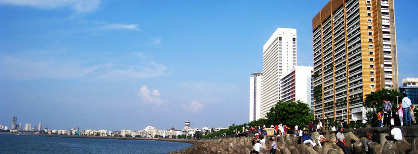Marine Drive yürüyüş yolu ve sahil bölgesi